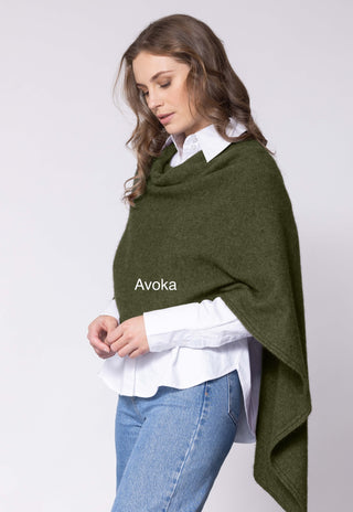 Noble Wilde Poncho/Cape aus Merino Possum Avoka Grün