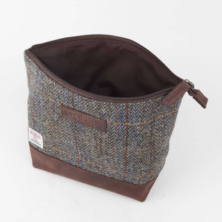 Brauner dreieckiger Harris-Tweed-Waschbeutel