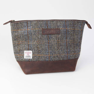 Brauner dreieckiger Harris-Tweed-Waschbeutel