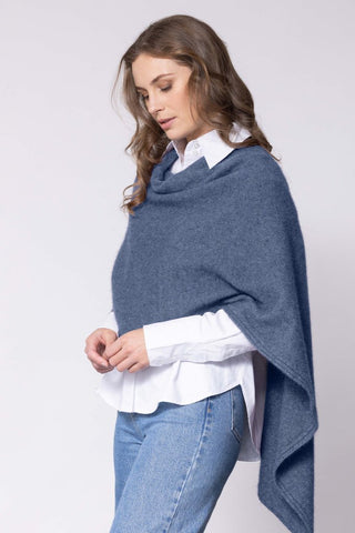 Noble Wilde Poncho/Cape aus Merino Possum Neptune Graublau
