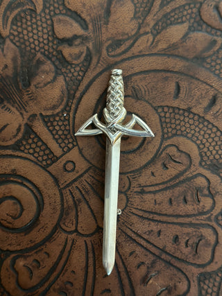 Schottische Kiltnadel Claymore Schwert