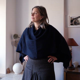 Noble Wilde Poncho/Cape aus Merino Possum Maritime Dunkelblau