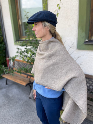 Noble Wilde Poncho/Cape aus Merino Possum Oyster Beige