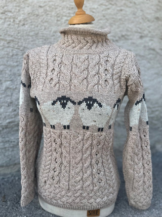 Pullover Irischer Zopfstrick aus Merinowolle mit Schafen beige