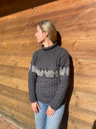 Pullover Irischer Zopfstrick aus Merinowolle mit Schafen dunkelgrau