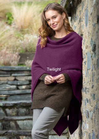 Noble Wilde Poncho/Cape aus Merino Possum Twilight Purple