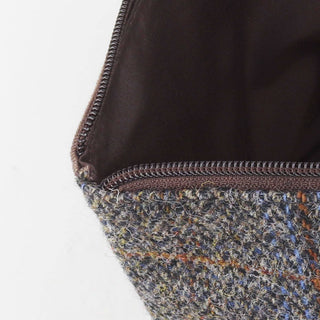 Brauner dreieckiger Harris-Tweed-Waschbeutel